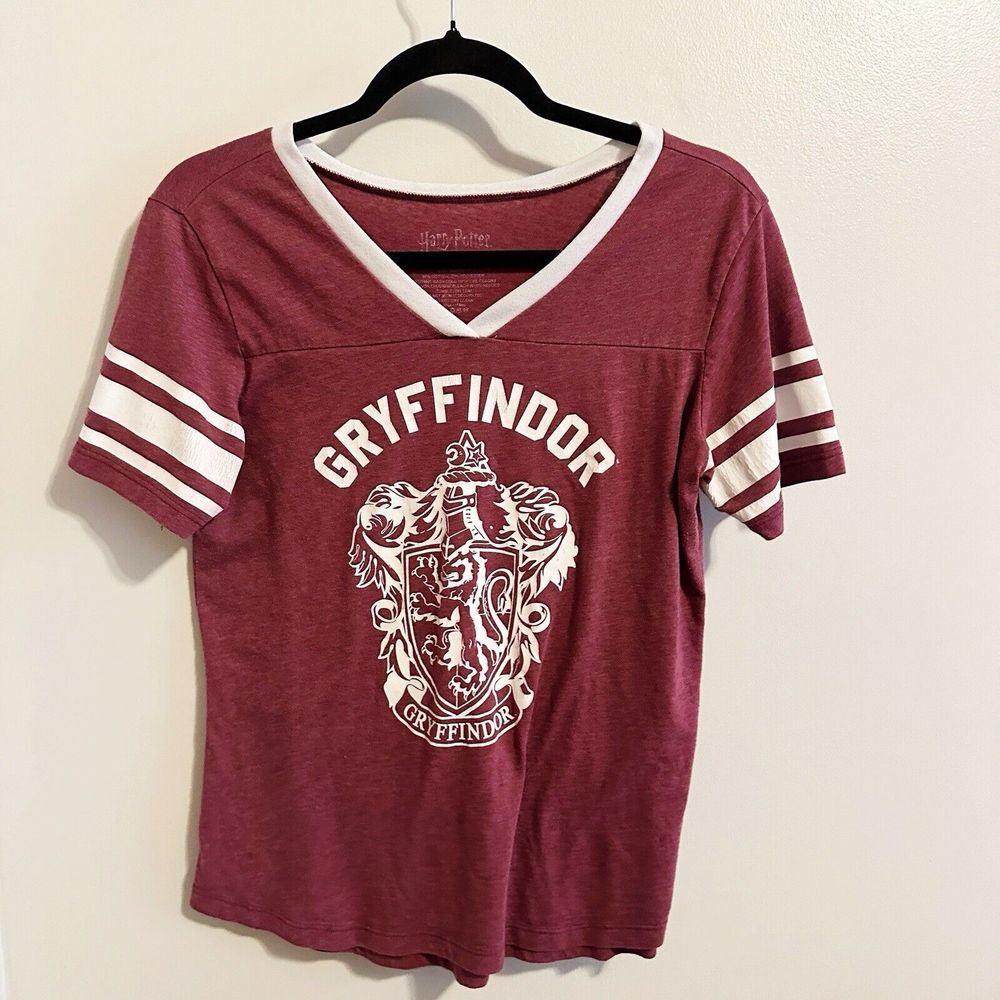 GRYFFINDOR HARRY POTTER LADIES‎ Small V NECK TEE SHIRT MAROON